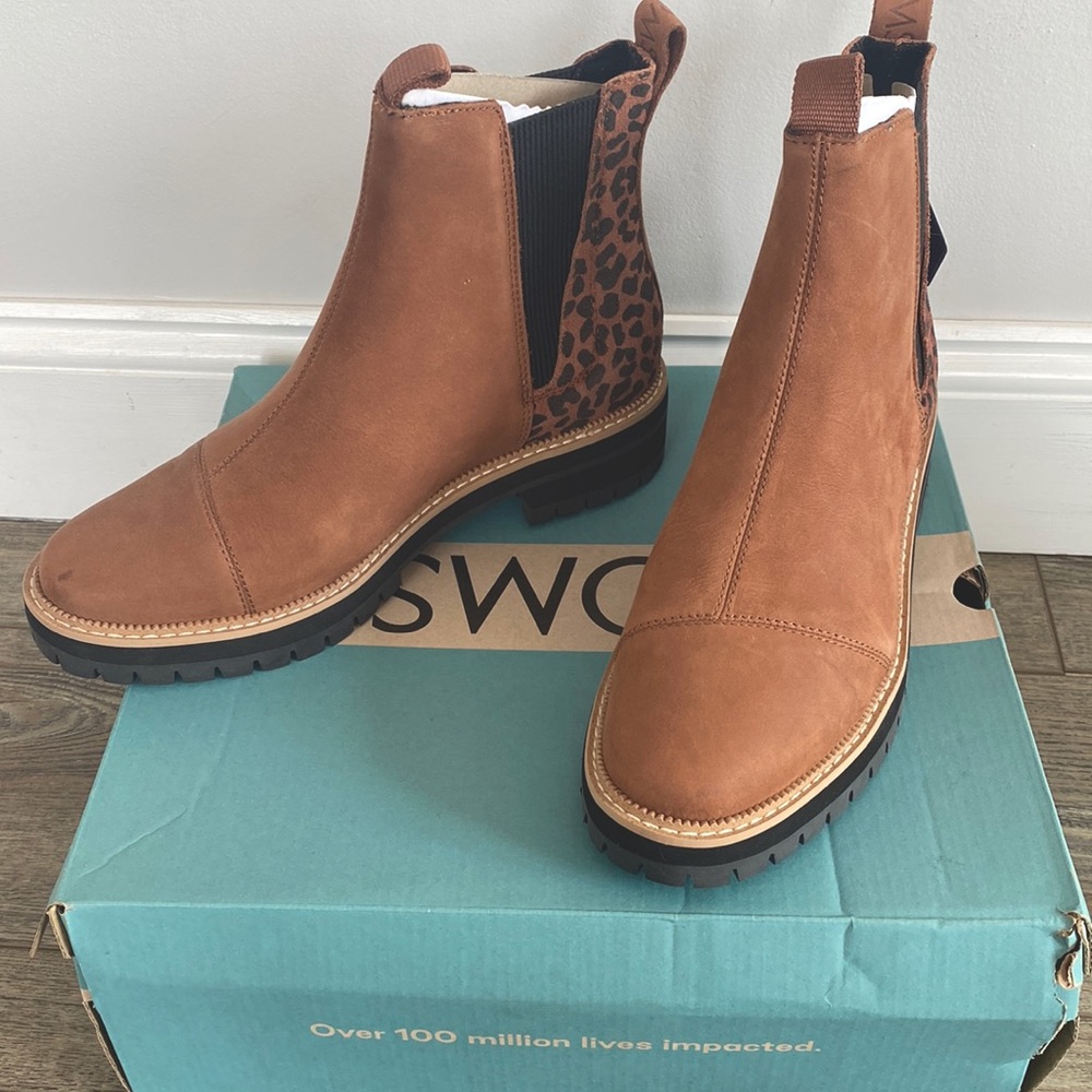 Women’s Toms Suede Boots 8.5